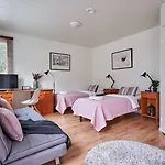 Molnby 4*